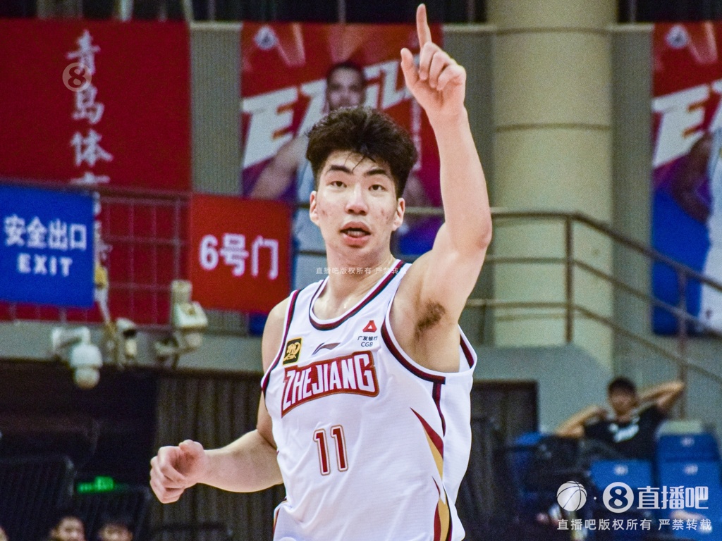 月薪两千欧 媒体人谈余嘉豪：打得好未来去西甲年薪几十万没问题